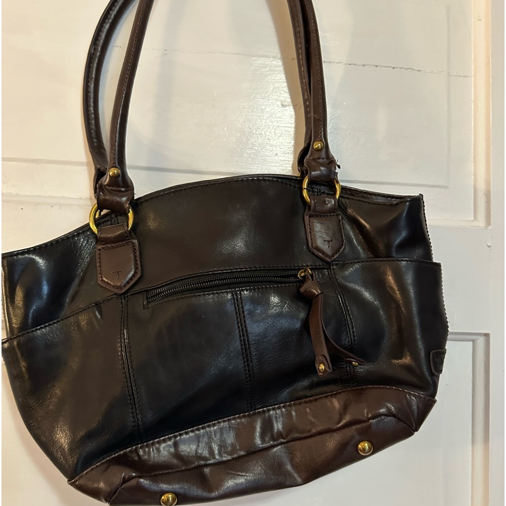 Tignanello shoulder/handbag with sturdy straps and brass feet. Pockets galore!